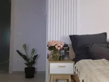 evi_woow — GOAL: tease panties [394 tokens remaining] Welcome to my room! Good morning for rich and sexy people  #feet #brunette #new #cute #young