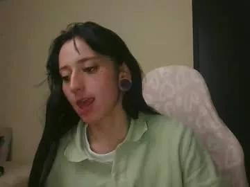 Freechat lia_queen610 on Chaturbate