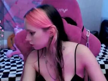 Freechat pineapple_dope on Chaturbate