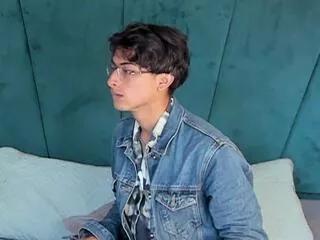 aaron_ez on Flirt4Free 