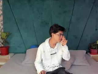 aaron_ez on Flirt4Free 