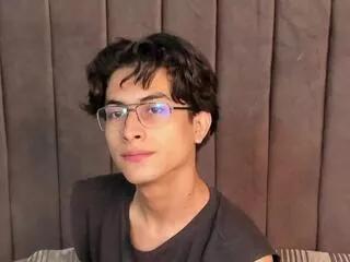 aaron_ez on Flirt4Free 