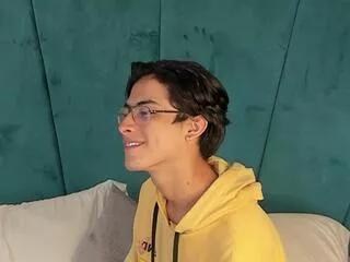 aaron_ez on Flirt4Free 