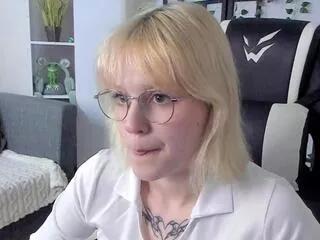 angelique_kinahan on Flirt4Free