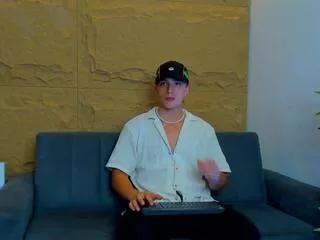 aslan_fox on Flirt4Free 
