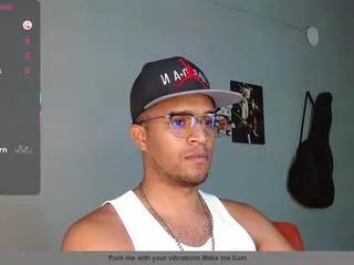 latino_xandre on Flirt4Free