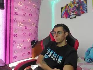 max_hunterr on Flirt4Free