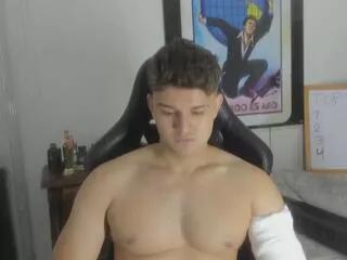 oliver_whitee on Flirt4Free