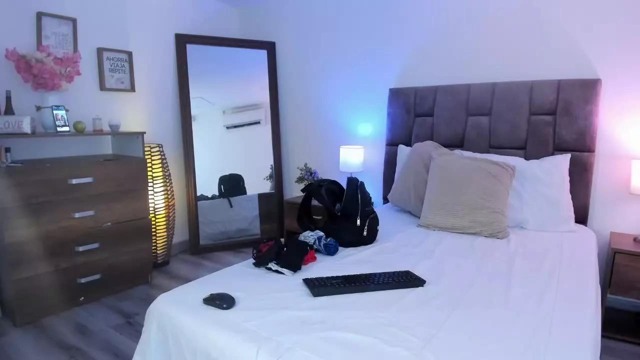 AsyaMoon on Streamray 
