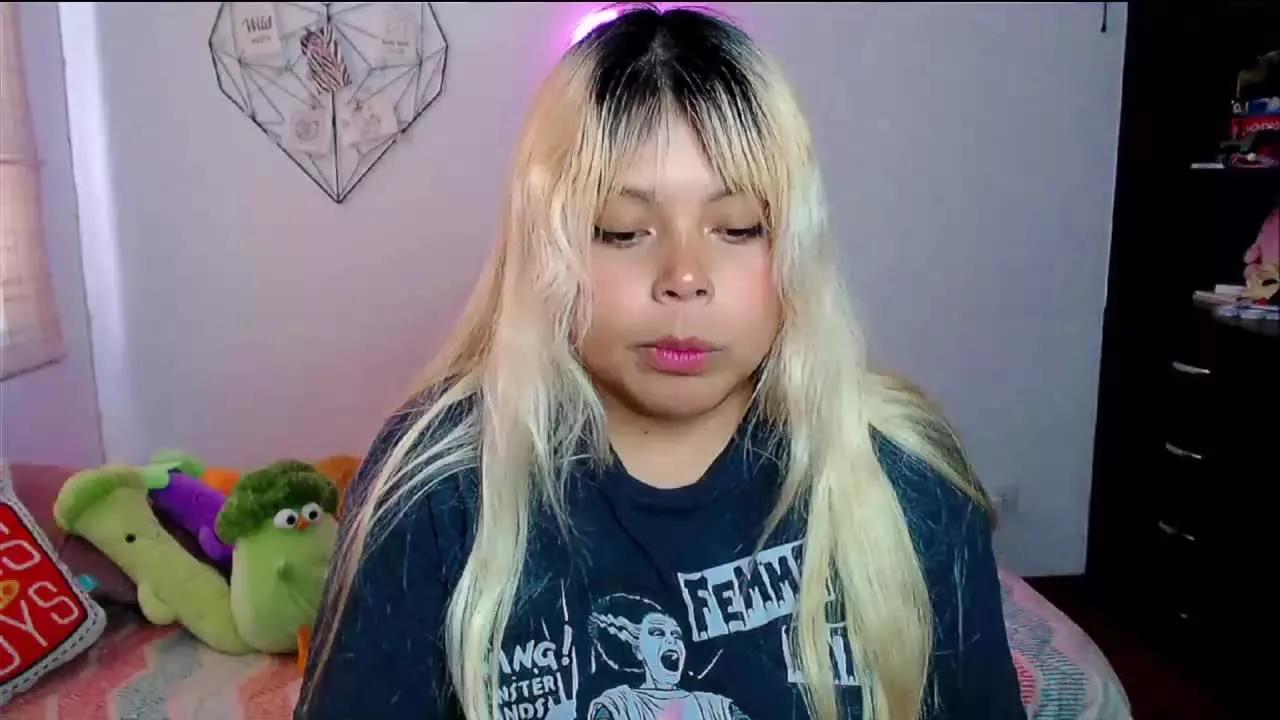 EllieAutumn on Streamray