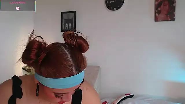 alaia_sweetxxx on StripChat 