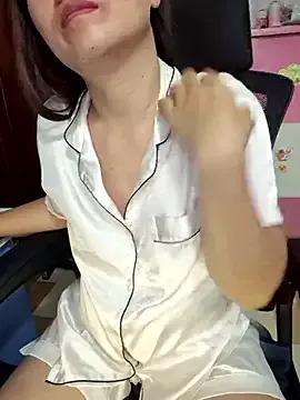 Bee_sweet on StripChat 