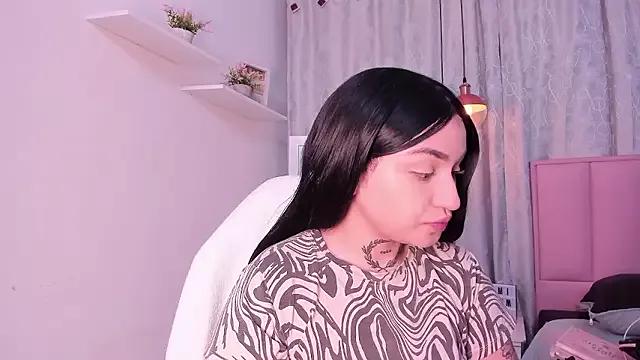 bella-green on StripChat 