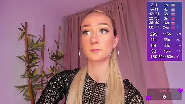 Bella-White on StripChat 