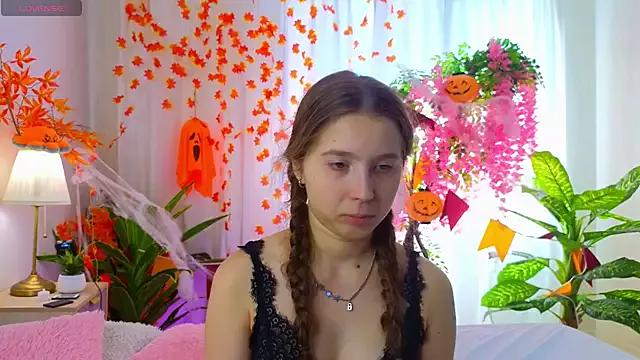 CatherineRichards — remove top + start masturbation