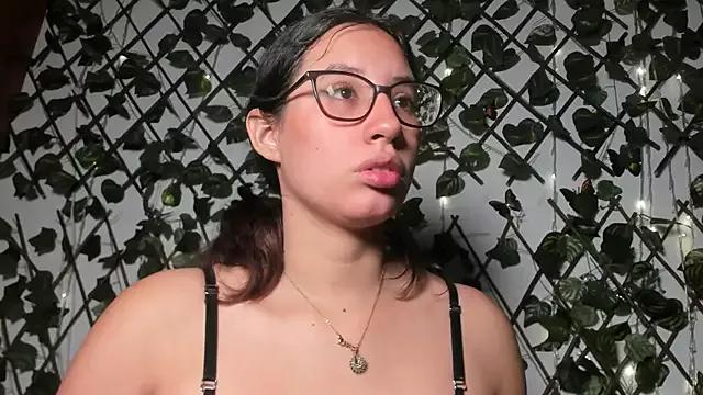 CoralineSanchez — FINGER ASS