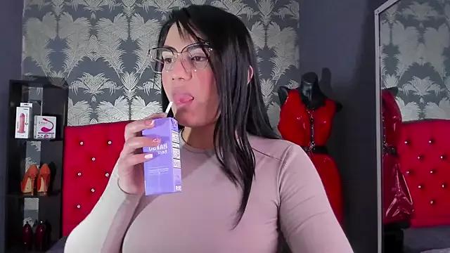 Cumming_Tiffani on StripChat 
