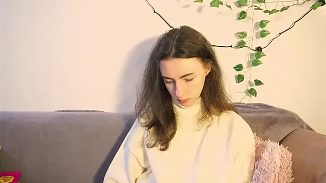 StripChat DeneenTurja is Freechat DeneenTurja — Remove T -shirt