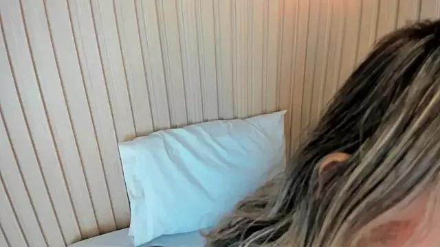 emma_collson on StripChat 