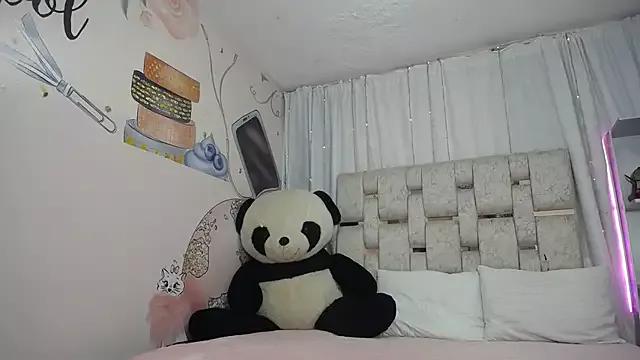 EMMA_SWEETT1 on StripChat 