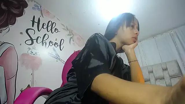 EMMA_SWEETT1 on StripChat 