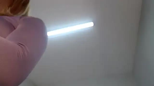Emmaa_Blonde on StripChat 