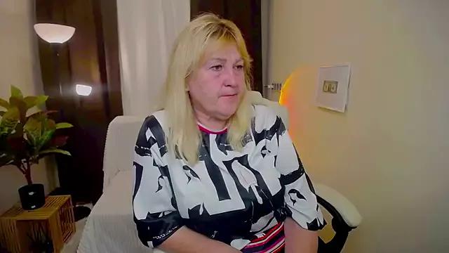 EmmaEllison on StripChat