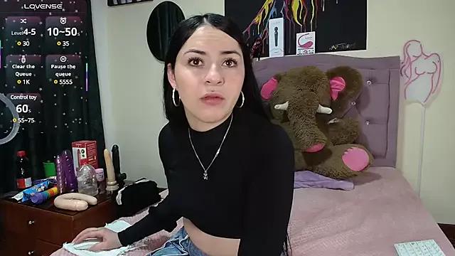 Emmie_Hot on StripChat 