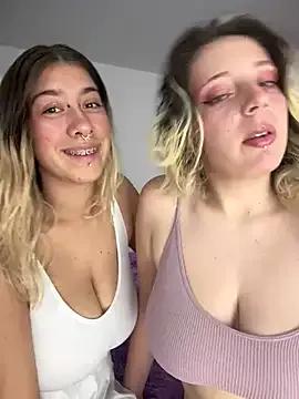 Enyeld_ruru on StripChat 