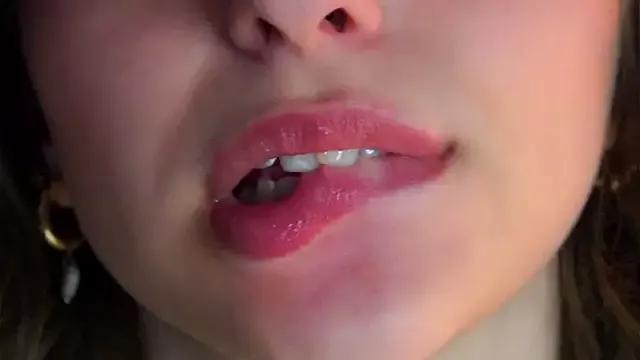 EstherMitchel on StripChat 