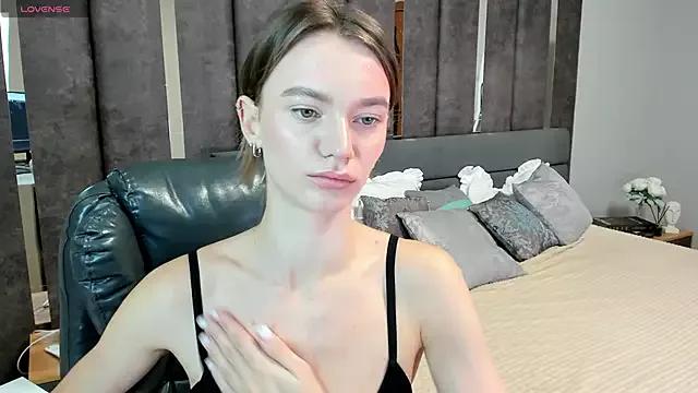 StripChat EvaToniz  is Private  EvaToniz — Stand up and spin