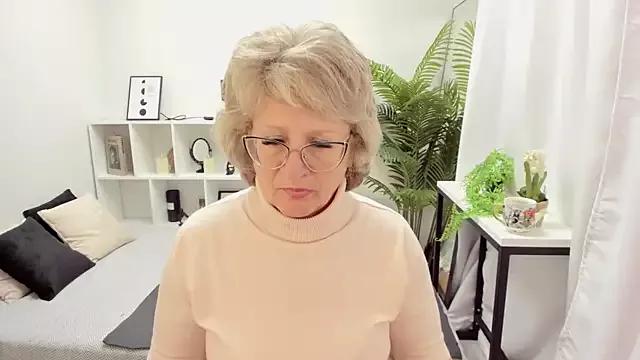 EvelynJoyful on StripChat 