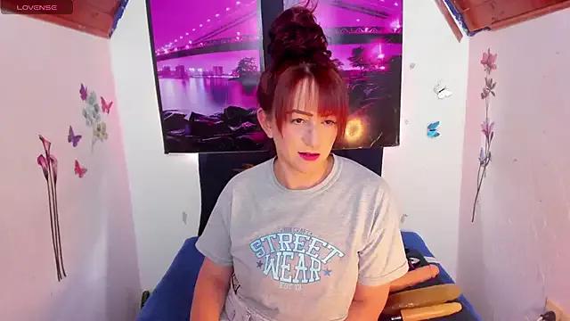 Hannaa32 on StripChat 