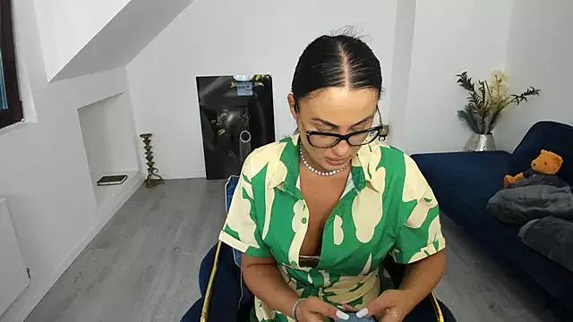 Helen_Sinn on StripChat 