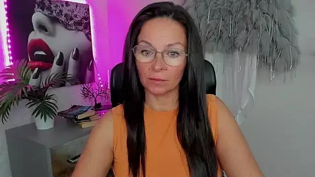HelenLuxx on StripChat