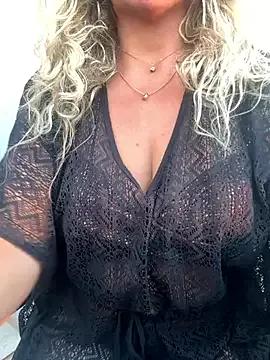 JenniLowen on StripChat 