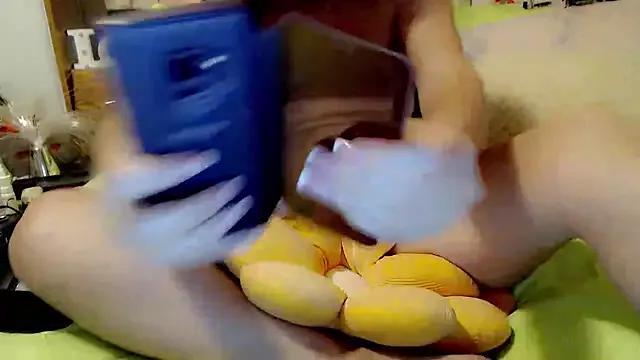 Kaaarinaa on StripChat 