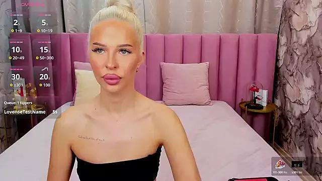 Freechat KailaCrystall on StripChat