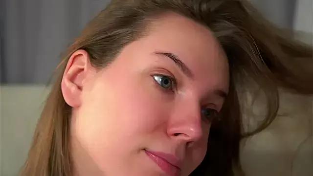 KarriBrownd — suck two fingers