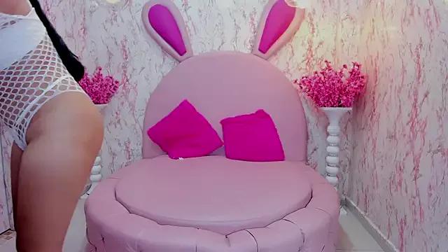 Laiatiny on StripChat