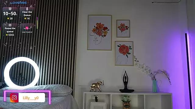 LillyDolls23 on StripChat 