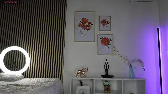 LillyDolls23 on StripChat 