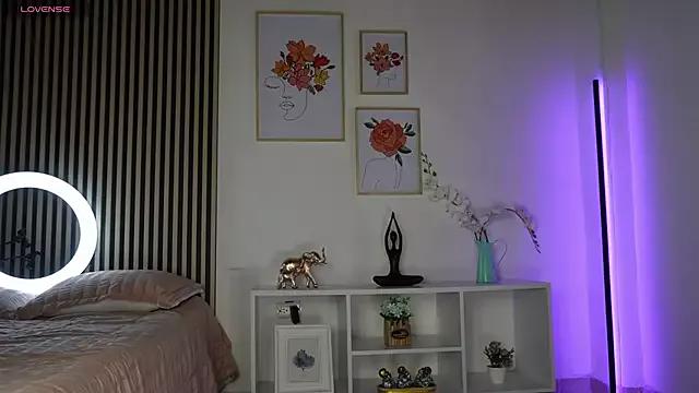 LillyDolls23 on StripChat 