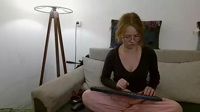 little-leni — vibrator  in pussy in ticket show