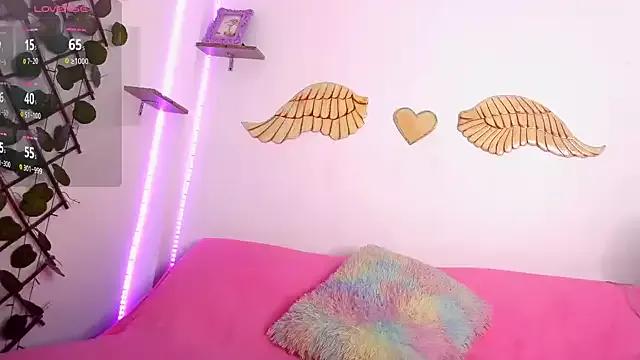 littleayshel on StripChat 