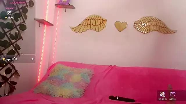 littleayshel on StripChat 