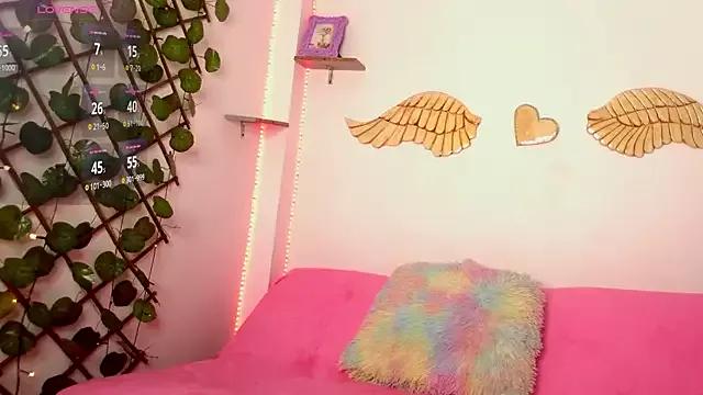 littleayshel on StripChat 