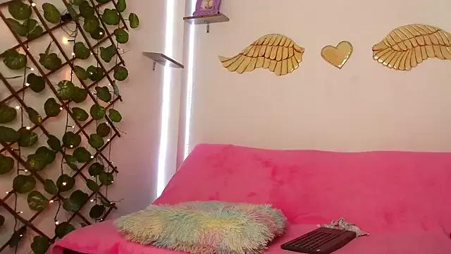 littleayshel on StripChat