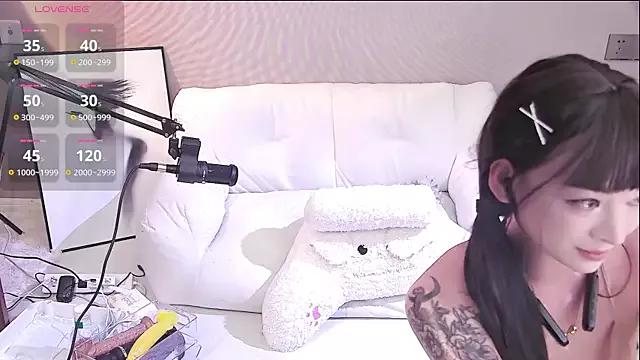 lulu5211 on StripChat 