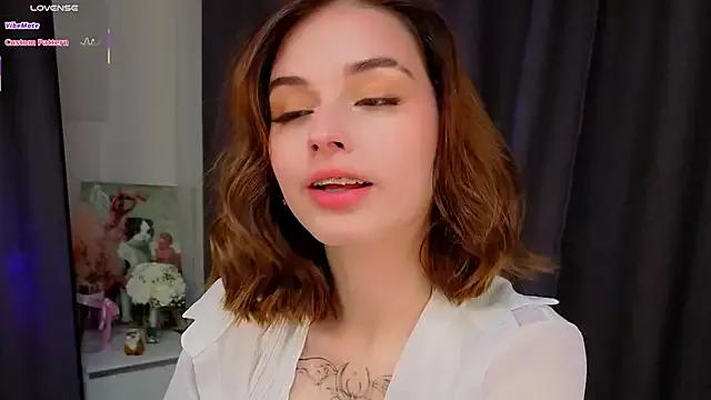 Freechat LunaraRada on StripChat